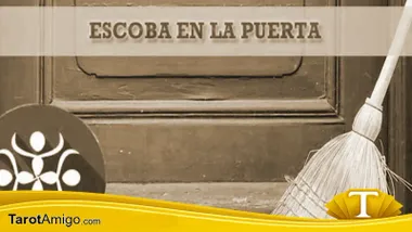 Escoba en la Puerta