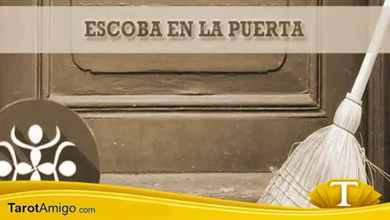 Escoba en la Puerta