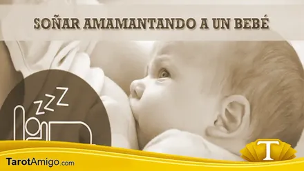 Mujer amamantando a bebé